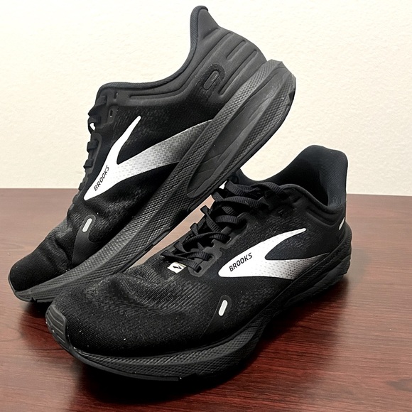 Brooks running shoes - Picture 1 of 5